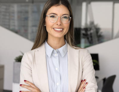 Berufseinstieg nach dem Studium: Welches Gehalt für Gen Z und Millennials realistisch ist